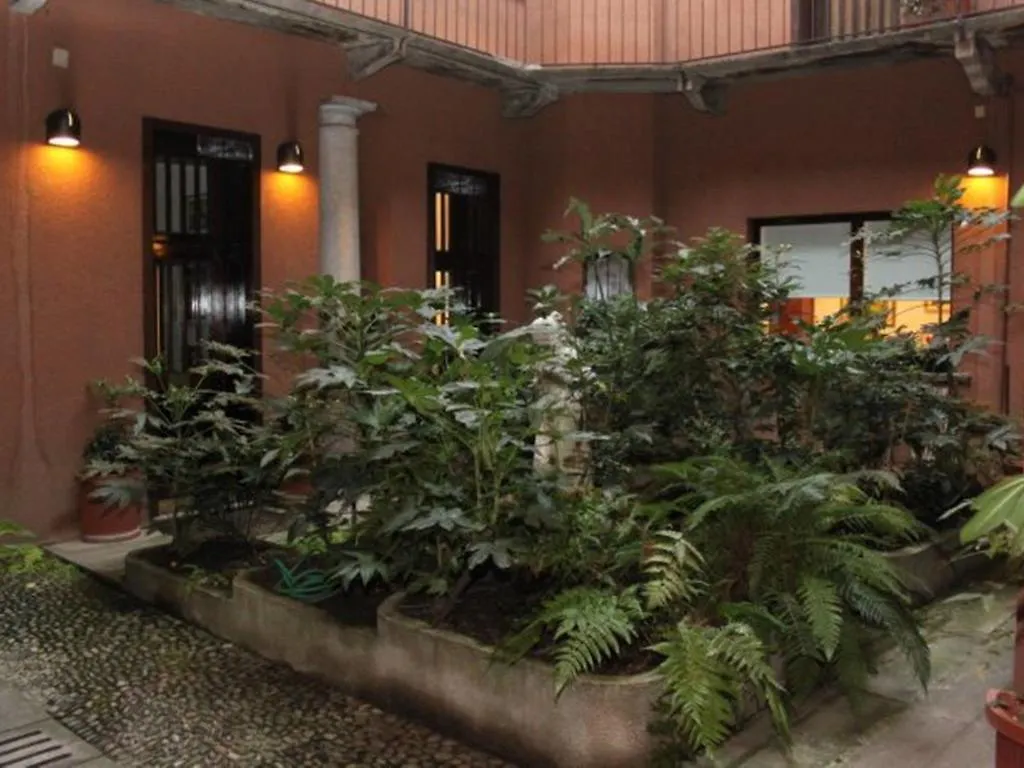 Disciplini Lägenhet Milano Italien